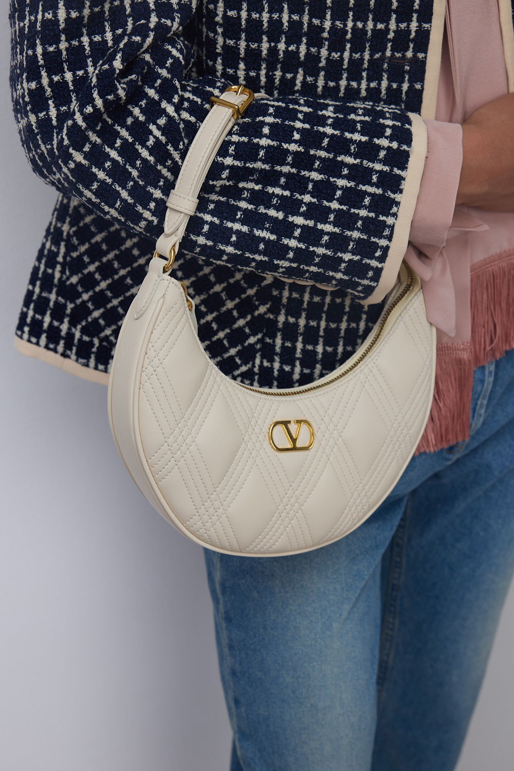 תמונת כל הלוק של תיק כתף מיני